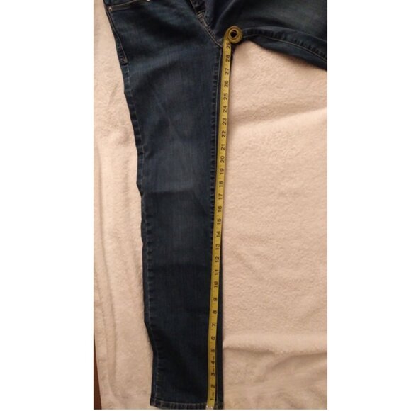 Levi's Classic Mid Rise Skinny Jeans - Picture 5 of 8